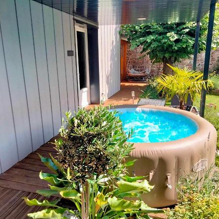 Sejour Au Jardin De Cupidon Avec Jacuzzi Et Sauna Balbigny المظهر الخارجي الصورة