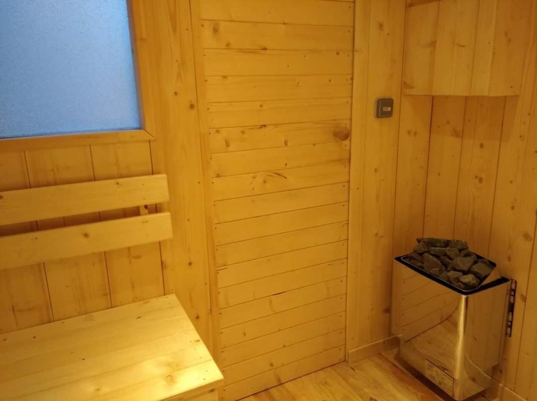 Sejour Au Jardin De Cupidon Avec Jacuzzi Et Sauna Balbigny المظهر الخارجي الصورة