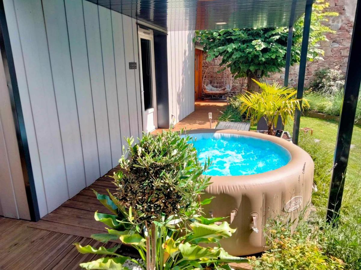 Sejour Au Jardin De Cupidon Avec Jacuzzi Et Sauna Balbigny المظهر الخارجي الصورة